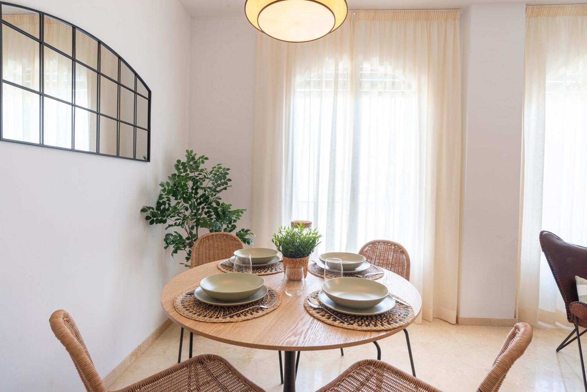 Apartment & Pool In Malaga City Center ภายนอก รูปภาพ