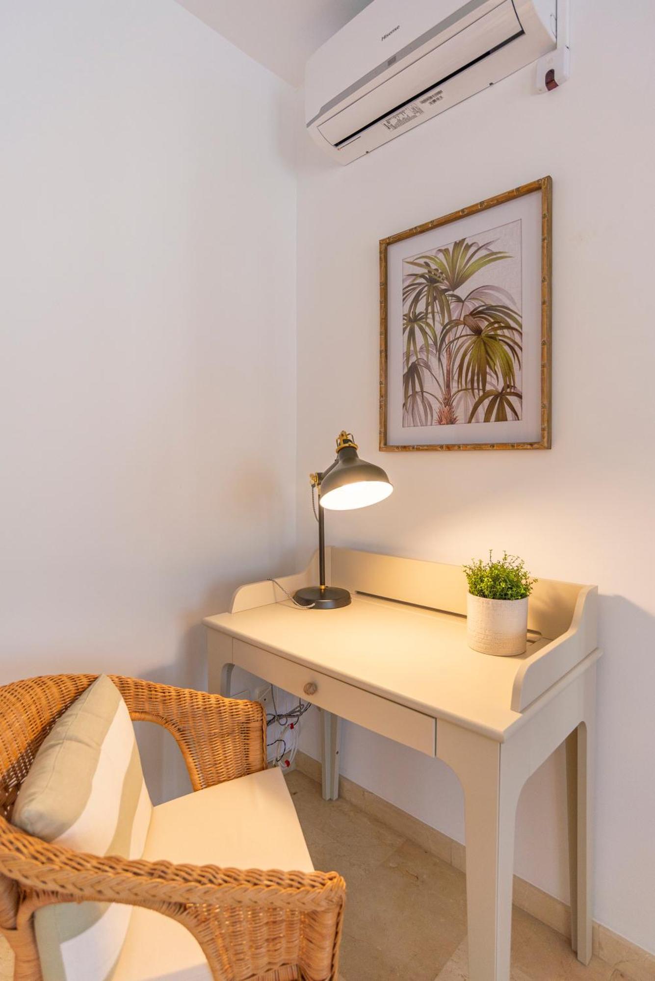 Apartment & Pool In Malaga City Center ภายนอก รูปภาพ