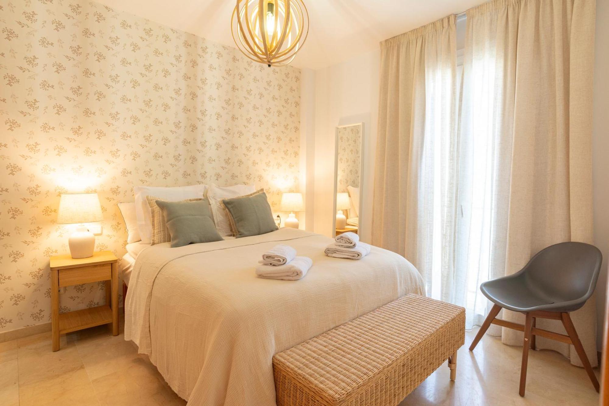 Apartment & Pool In Malaga City Center ภายนอก รูปภาพ