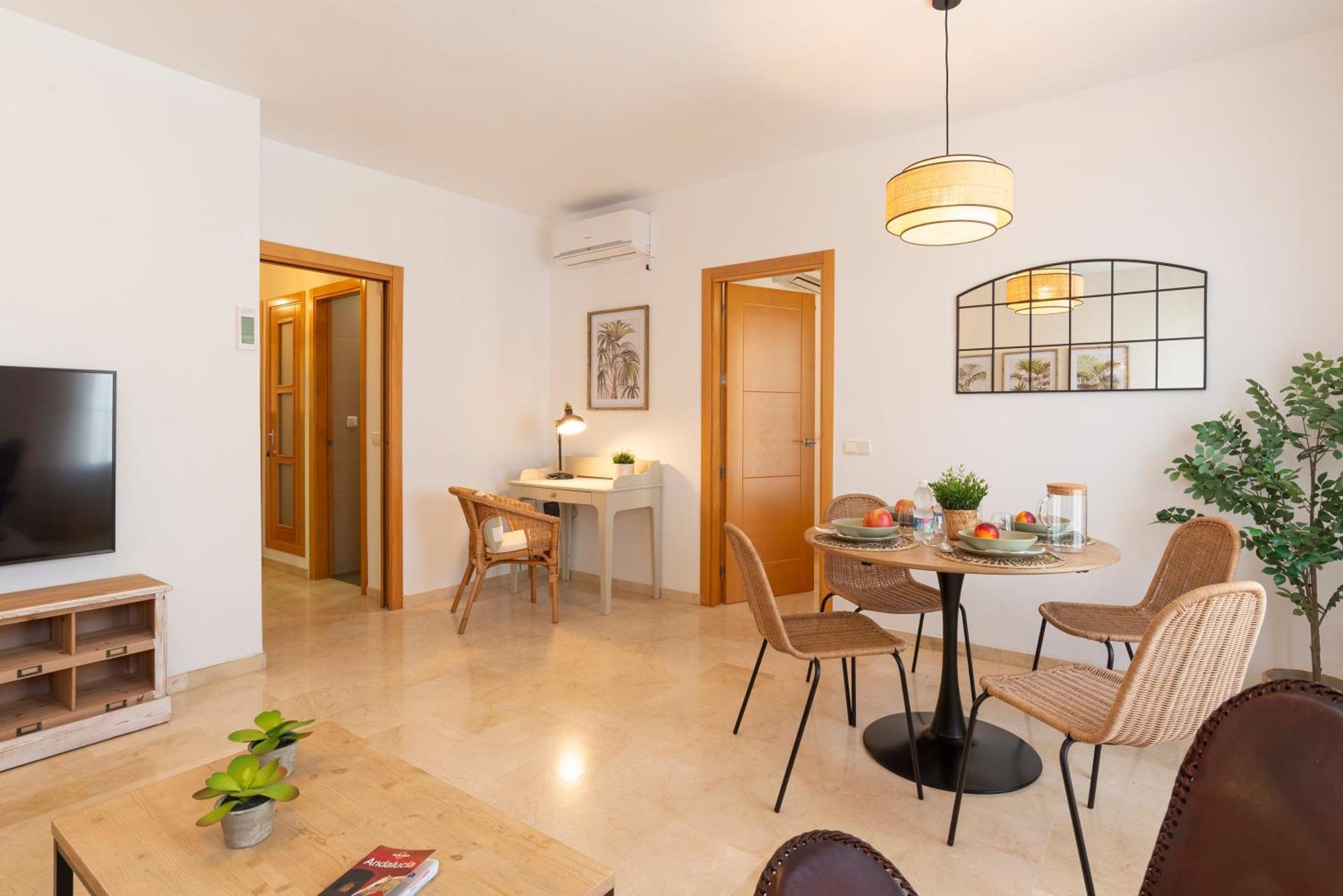 Apartment & Pool In Malaga City Center ภายนอก รูปภาพ
