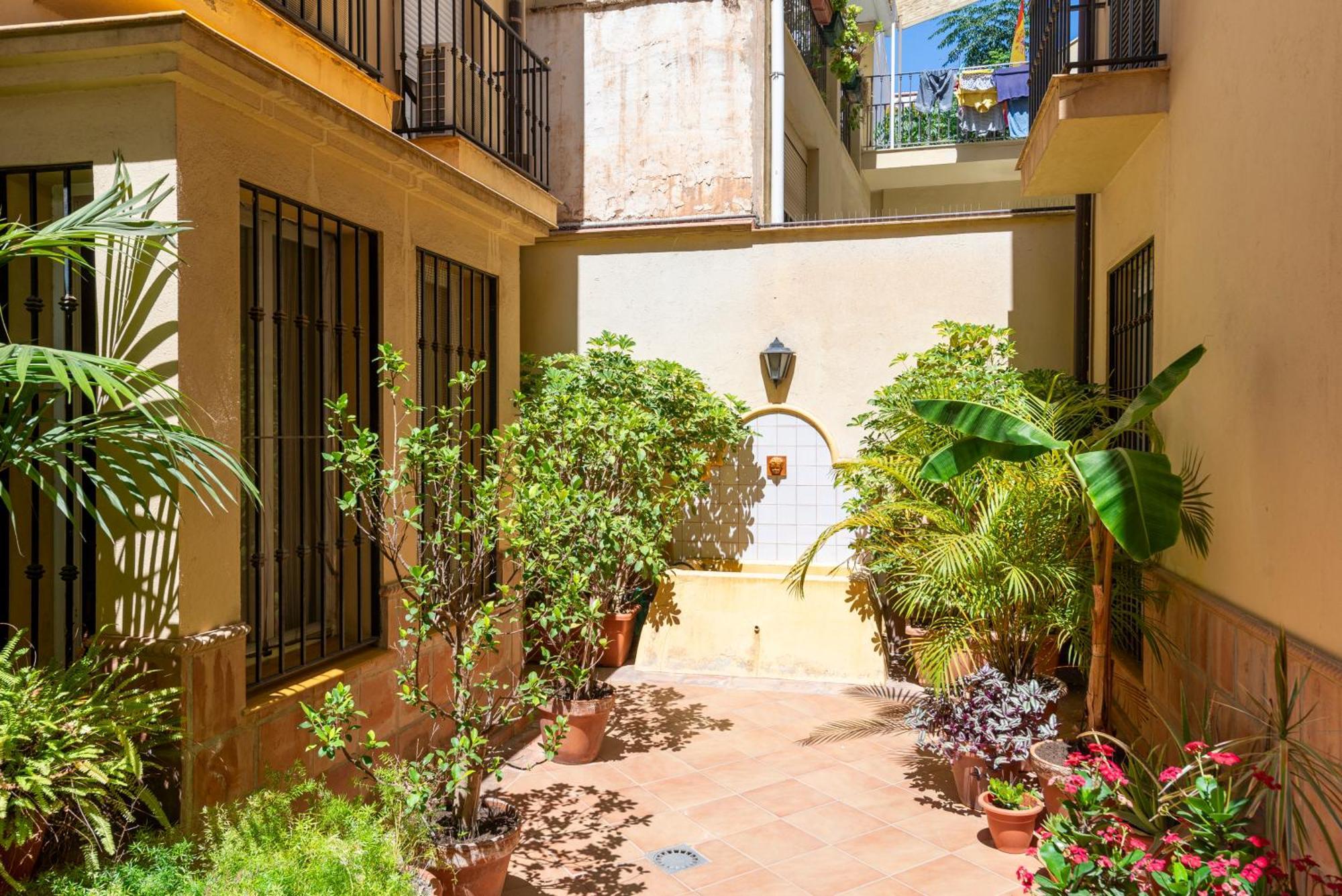 Apartment & Pool In Malaga City Center ภายนอก รูปภาพ