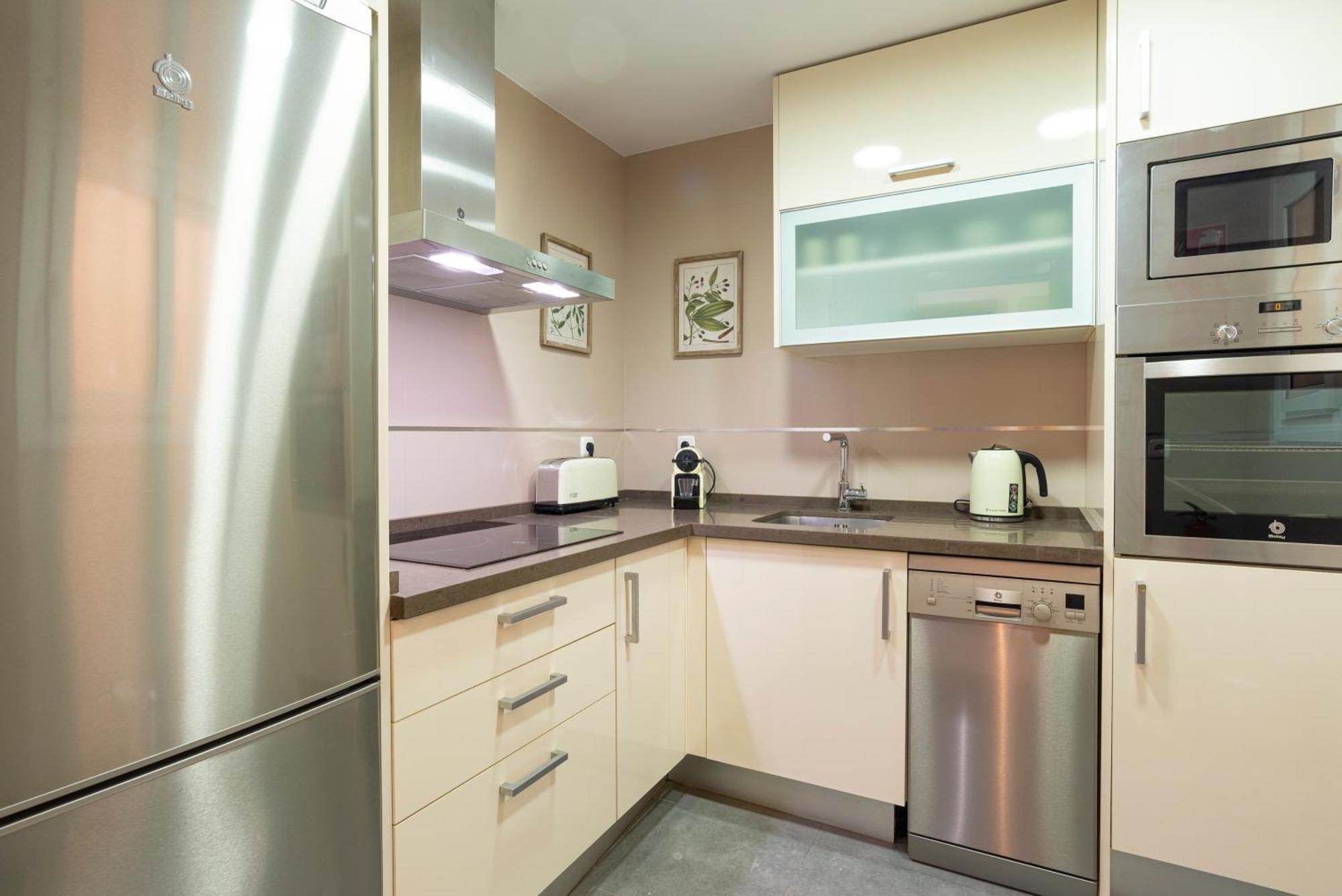 Apartment & Pool In Malaga City Center ภายนอก รูปภาพ