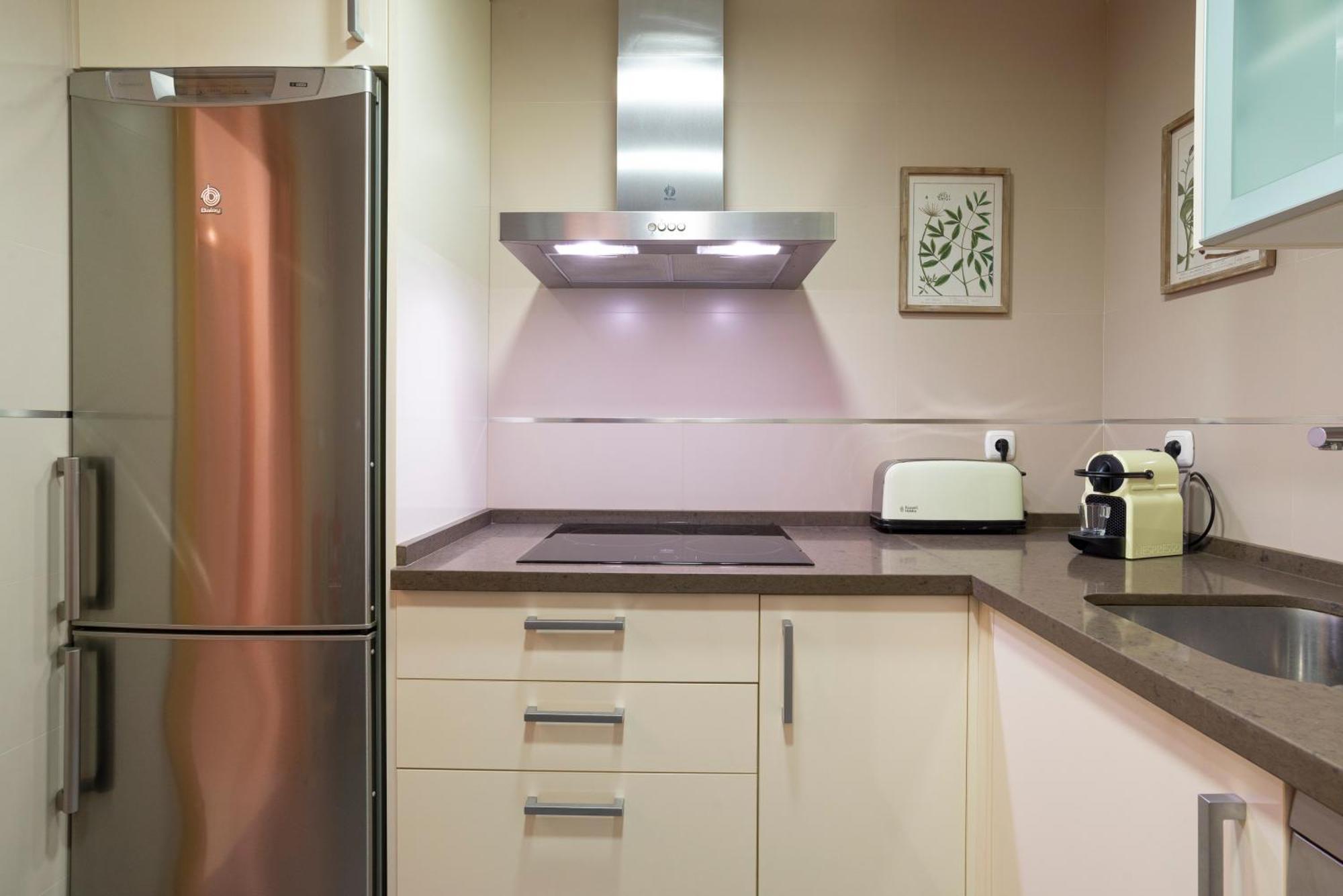 Apartment & Pool In Malaga City Center ภายนอก รูปภาพ
