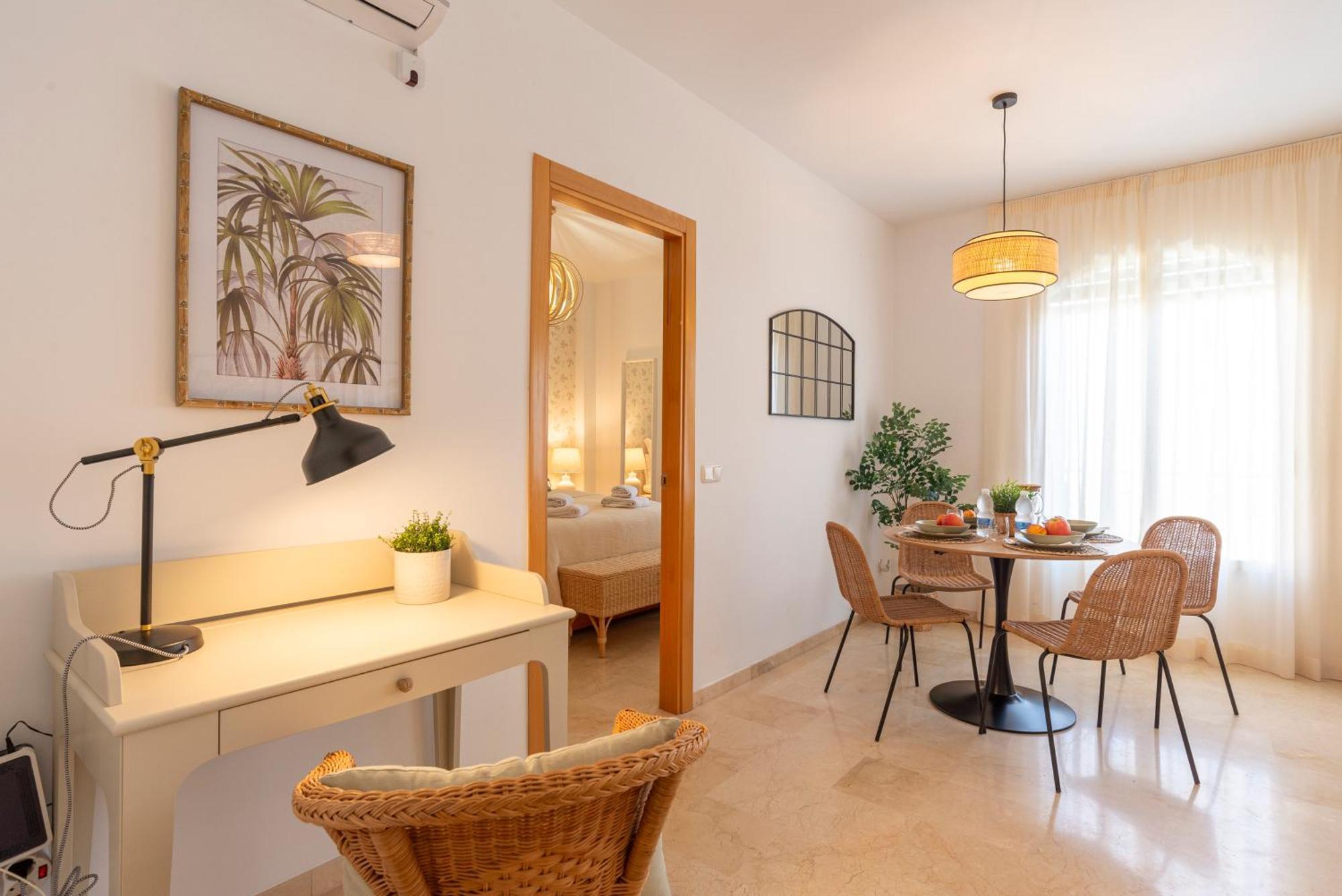 Apartment & Pool In Malaga City Center ภายนอก รูปภาพ