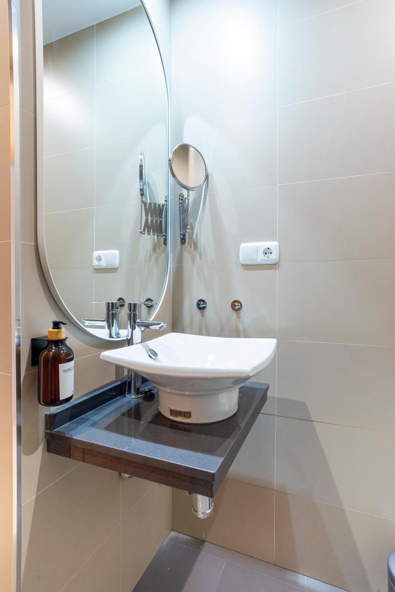 Apartment & Pool In Malaga City Center ภายนอก รูปภาพ