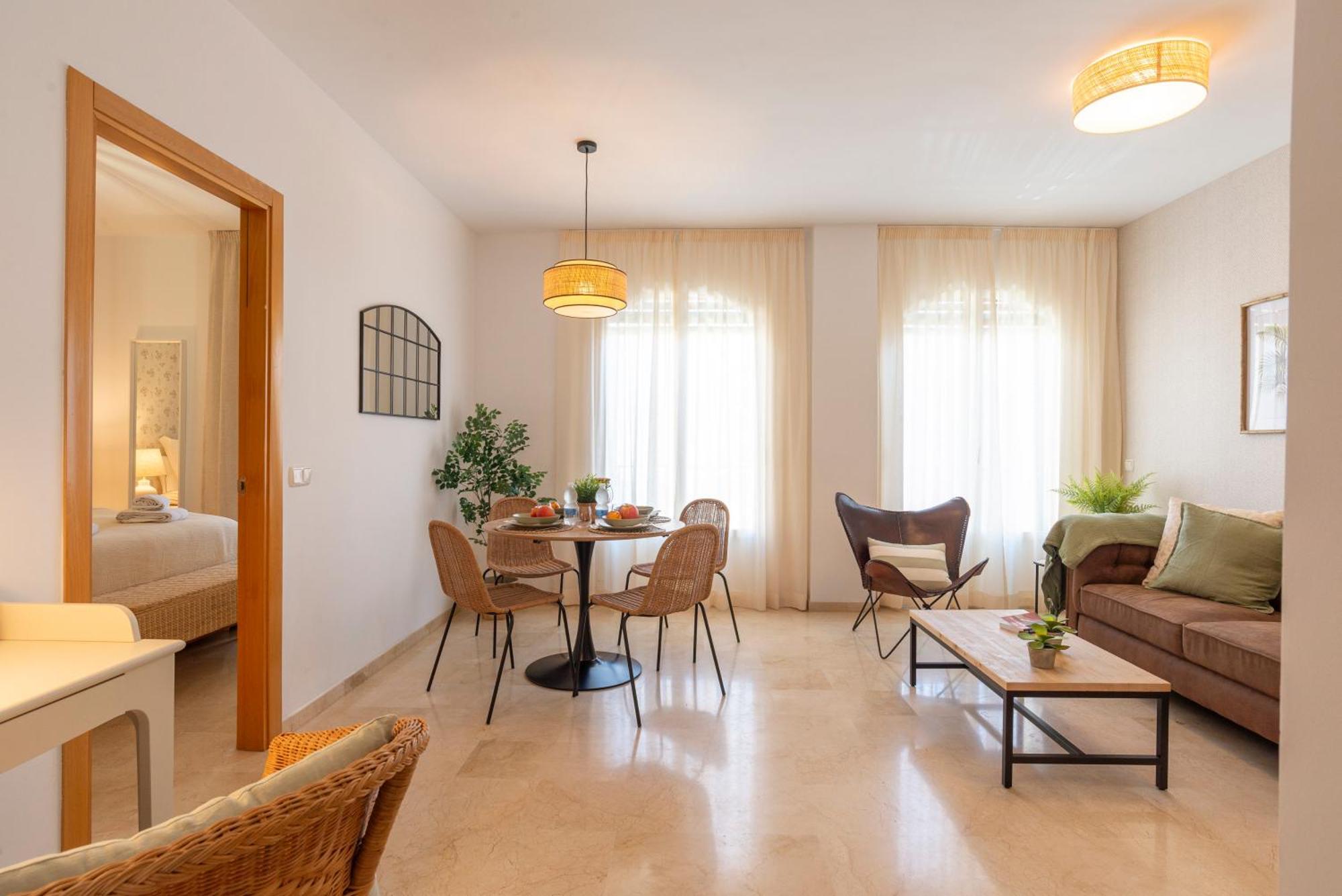 Apartment & Pool In Malaga City Center ภายนอก รูปภาพ